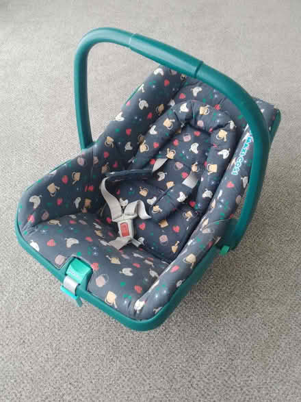 Photo of free Child car seat/carrier (Rainham ME8) #1
