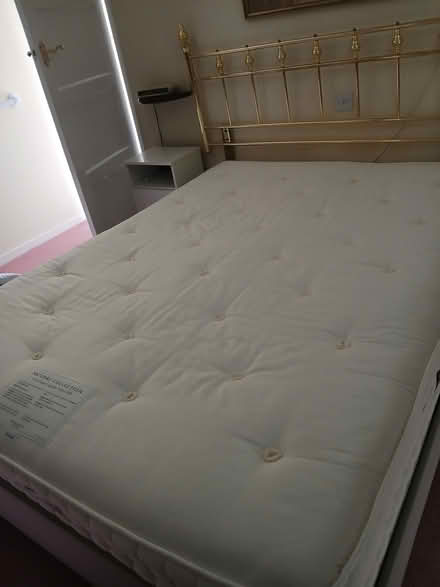 Photo of free King-size bed (LU1. Caddington) #2