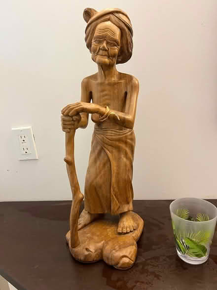 Photo of free carved statues from Indonesia (Pentagon City Mall, Arlington) #3