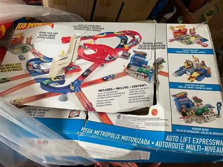 Photo of free 'Hotwheels' set (West End Village SO30) #2