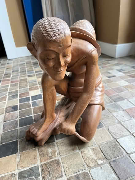 Photo of free carved statues from Indonesia (Pentagon City Mall, Arlington) #1
