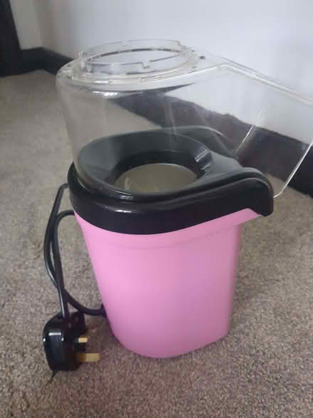 Photo of free Pink electric popcorn maker (Harpenden AL5) #1