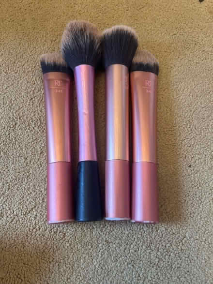 Photo of free Real techniques make up brushs (Blacklands TN34) #1