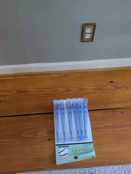 Photo of free Alligator Hair Clips (22308) #1
