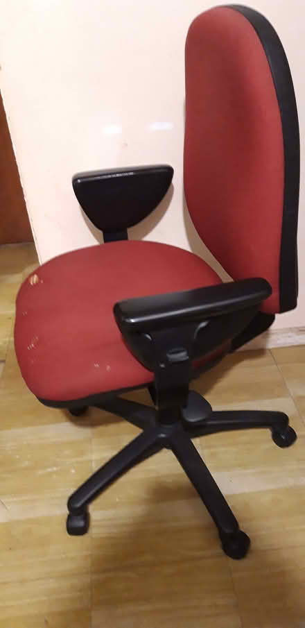Photo of free Office chair, swivelling, adjustable. (Purley CR8) #2