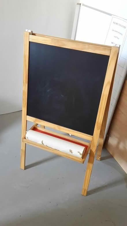 Photo of free Child's Art Easel and Whiteboard (Queenstown, near MRT) #1