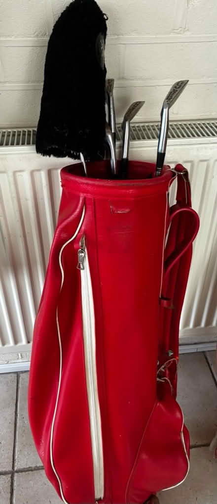 Photo of free Two golf bags and clubs (LE2 South Knighton) #1