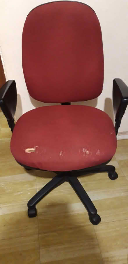 Photo of free Office chair, swivelling, adjustable. (Purley CR8) #1