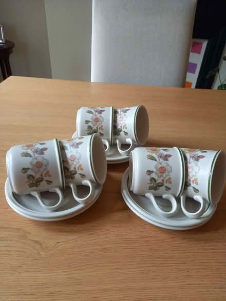 Photo of free M&S Autumn Leaves Crockery (Harrogate HG2) #4