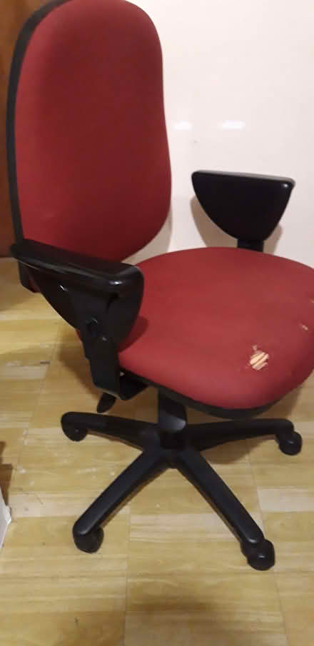 Photo of free Office chair, swivelling, adjustable. (Purley CR8) #4