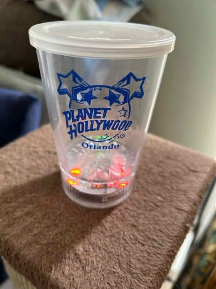 Photo of free planet Hollywood flashing cup (Jennetts park RG12) #3