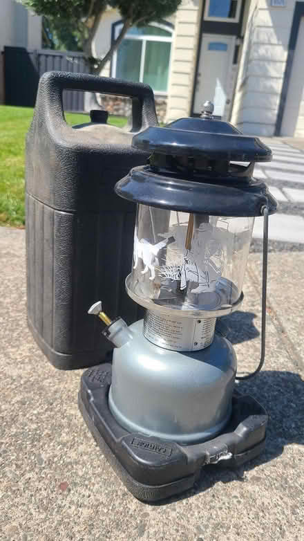 Photo of free coleman camp lantern (Windsor) #2