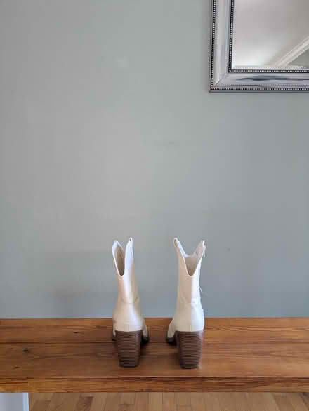 Photo of free White Western Boots (Size 9) (22308) #2