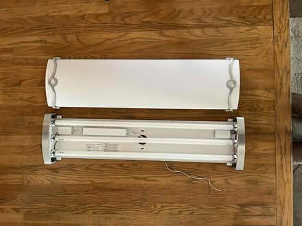 Photo of free 3 Tube flourescent light (south San Jose) #2