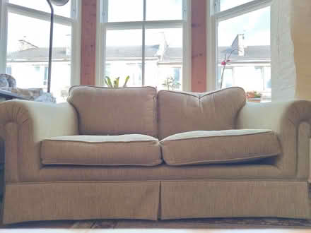 Photo of free Green Couch 🟢 (Mount Florida G42) #1