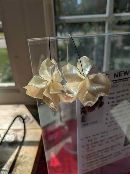 Photo of free Dainty white floral earrings (22308) #1