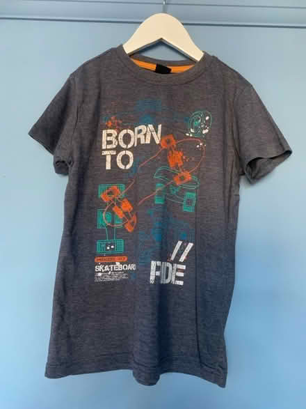 Photo of free Child’s navy T-shirt (Tilehurst RG30) #1