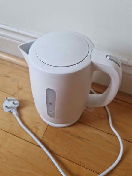 Photo of free White electric kettle (West Kensington W14) #3