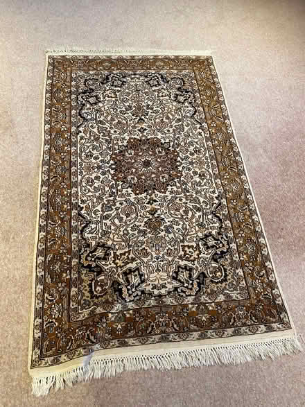 Photo of free Small rug (Rickmansworth wd3) #1