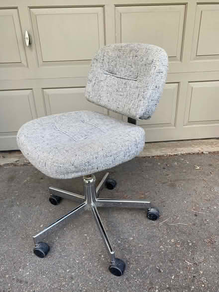 Photo of free Desk chair (Meadowvale and sheppard) #1