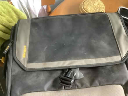 Photo of free Targus Laptop Bag (Fernhill GU17) #4