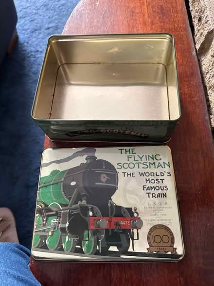 Photo of free Pretty empty tin (Finsbury Park N4) #1