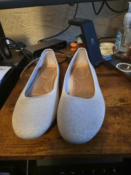Photo of free Womens sz9 shoes (Near woodmen & union) #4
