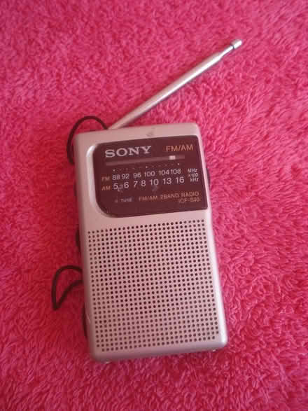 Photo of free Small vintage portable radio FM/AM (Barming ME16) #1