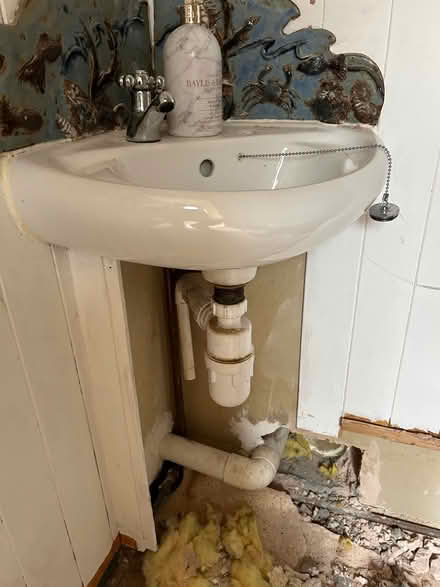 Photo of free small corner sink (Crediton) #2