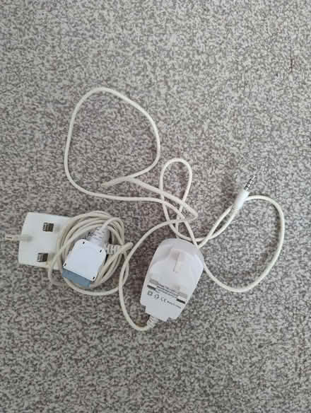 Photo of free 2 old iPod chargers (not Apple branded) (Walderslade Bottom ME5) #1