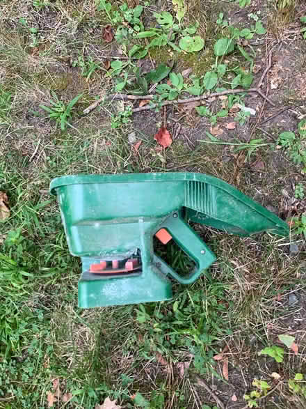 Photo of free Hand spreader (Lexington) #2