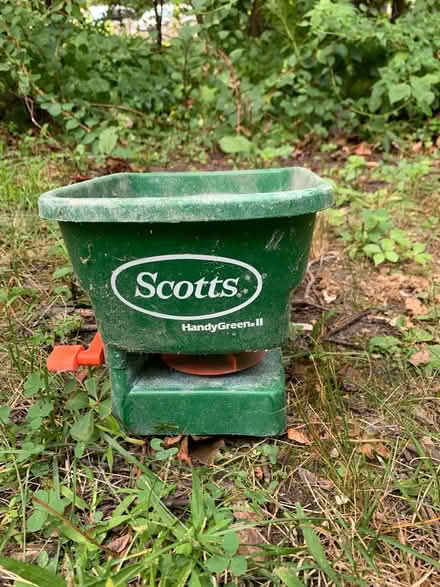 Photo of free Hand spreader (Lexington) #1