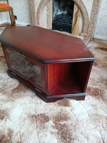 Photo of free Wood tv stand (LU1. Caddington) #2