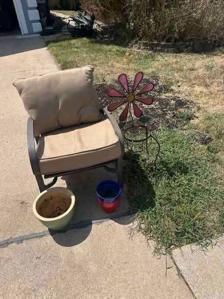 Photo of free Pots and holder- chair is GONE (Valleywood Ct- Columbia) #1