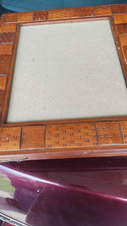 Photo of free picture frame w/ woven patterns (Allen) #1