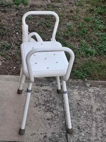 Photo of free Bath seat (TW3 Hounslow) #1