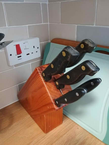 Photo of free set of knives in knife block (Barming Heath ME16) #1