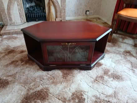 Photo of free Wood tv stand (LU1. Caddington) #1