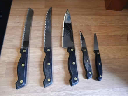 Photo of free set of knives in knife block (Barming Heath ME16) #2