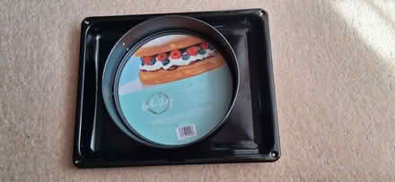 Photo of free baking and 9inch cake tin (Wigmore LU2) #1