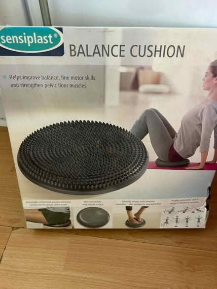 Photo of free Pilates ball and balance cushion (G42) #2