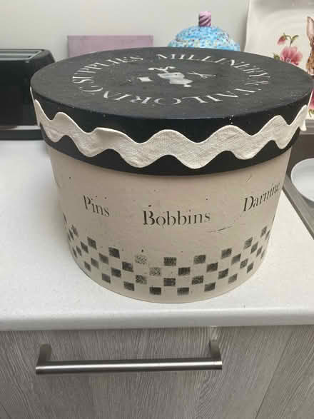 Photo of free ‘vintage hat box & storage cube (Canberra/Queanbeyan) #1