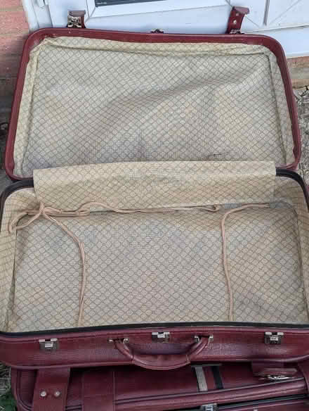 Photo of free 2x Vintage suitcases spares/repairs (Wokingham RG41) #2