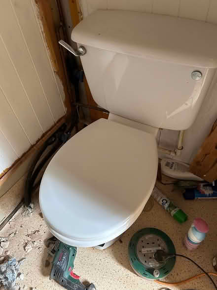 Photo of free close coupled toilet (Crediton) #1