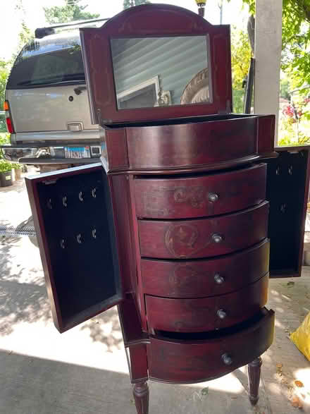 Photo of free Jewlery chest (Downers Grove) #1