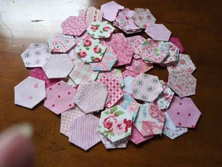 Photo of free New Patchwork pieces pink multi (Coombe Bissett SP5) #1