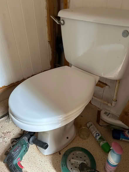 Photo of free close coupled toilet (Crediton) #2
