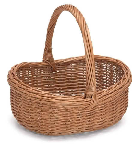 Photo of Basket 🧺 or Trug, 4 food (Laindon SS16) #1