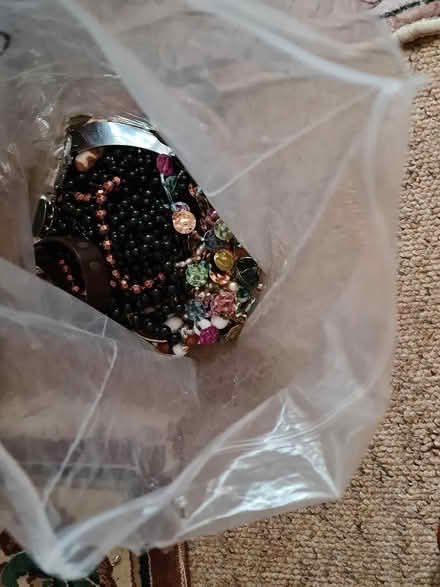 Photo of free Broken jewellery and beads (Henley-on-Thames RG9) #1