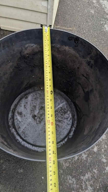 Photo of free Plastic plant pot (BS13) #3